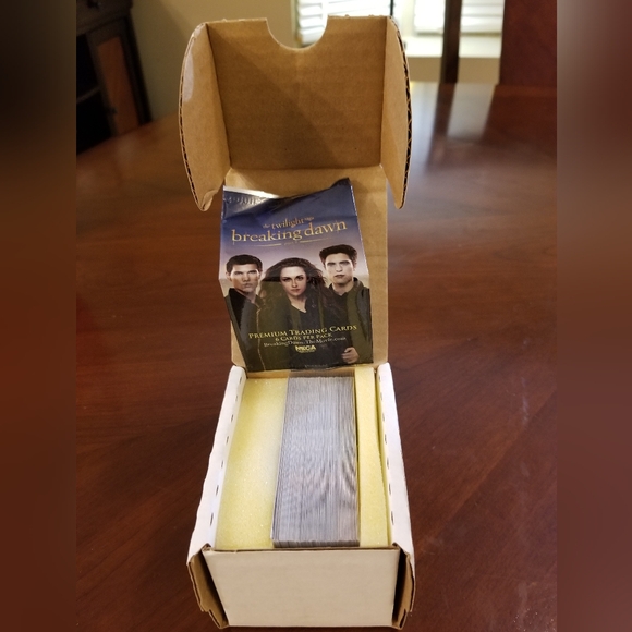 Twilight Breaking Dawn Part 1 Trading Cards - Picture 3 of 14